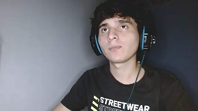 Snapshot of Charley_quin chatting on 09-30-25, 02:38 Charley quin online show from 09-30-25, 02:38