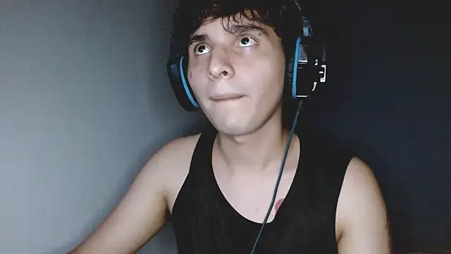 Snapshot of Charley_quin chatting on 10-01-25, 02:50 Charley quin online show from 10-01-25, 02:50