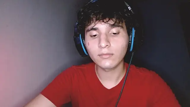 Snapshot of Charley_quin chatting on 10-10-25, 04:22 Charley quin online show from 10-10-25, 04:22