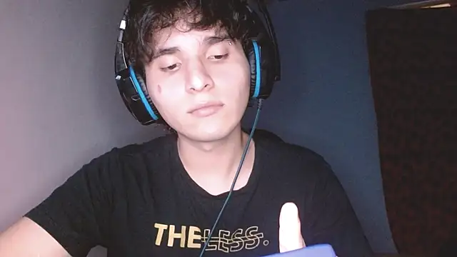 Snapshot of Charley_quin chatting on 10-22-25, 03:29 Charley quin online show from 10-22-25, 03:29