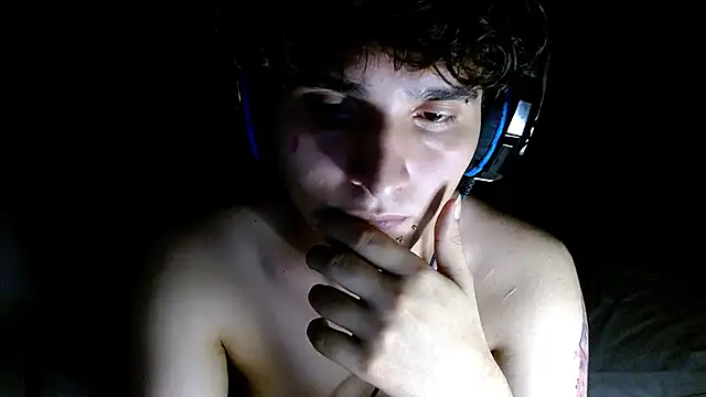 Snapshot of Charley_quin chatting on 06-05-26, 01:01 Charley quin online show from 06-05-26, 01:01