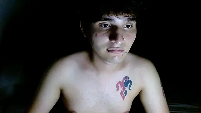 Snapshot of Charley_quin chatting on 06-07-26, 02:05 Charley quin online show from 06-07-26, 02:05