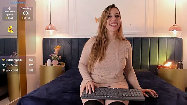 Snapshot of CarlaRossi_ chatting on 03-17-25, 10:49 CarlaRossi online show from 03-17-25, 10:49