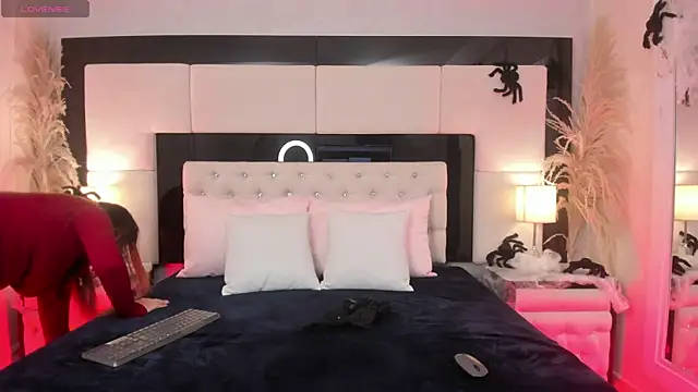 Snapshot of CarlaRossi_ chatting on 10-24-25, 08:16 CarlaRossi online show from 10-24-25, 08:16