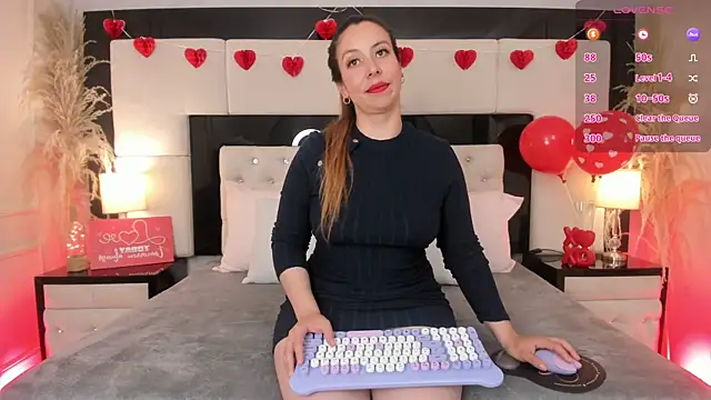 Snapshot of CarlaRossi_ chatting on 02-17-26, 07:42 CarlaRossi online show from 02-17-26, 07:42