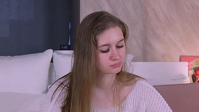 EllieHayes online show from 09-08-25, 02:16