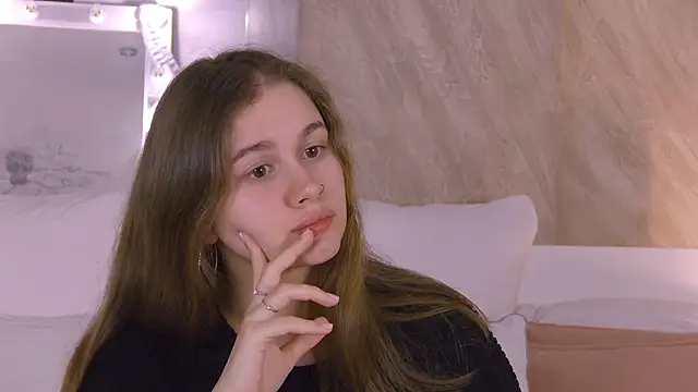 EllieHayes online show from 03-05-26, 01:12