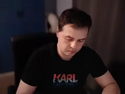 Snapshot of CuteMan33 chatting on 10-30-25, 10:21 CuteMan33 online show from 10-30-25, 10:21