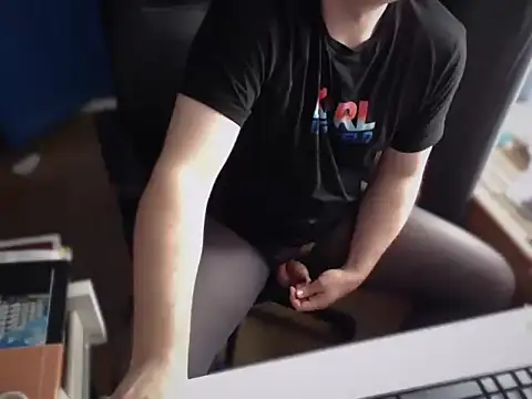 Snapshot of CuteMan33 chatting on 10-31-25, 10:27 CuteMan33 online show from 10-31-25, 10:27