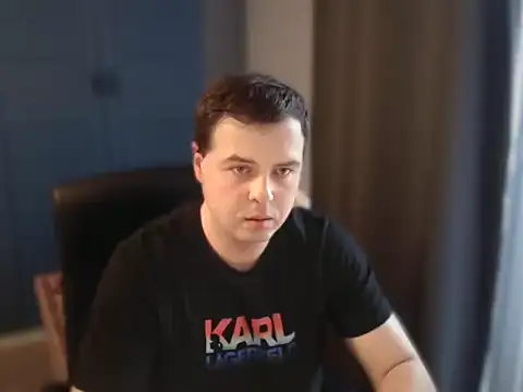 Snapshot of CuteMan33 chatting on 11-10-25, 01:43 CuteMan33 online show from 11-10-25, 01:43