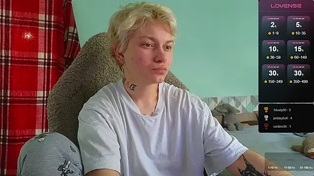 Snapshot of esajukyy chatting on 01-06-25, 06:14 esajukyy online show from 01-06-25, 06:14