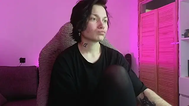 Snapshot of esajukyy chatting on 01-05-26, 05:27 esajukyy online show from 01-05-26, 05:27