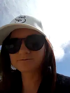 Snapshot of Samira-Summer chatting on 03-13-25, 10:47 Samira-Summer online show from 03-13-25, 10:47