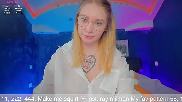 Snapshot of AliceMilman chatting on 02-28-26, 12:06 AliceMilman online show from 02-28-26, 12:06