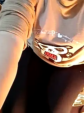 Snapshot of ShadiaStar chatting on 02-05-25, 07:10 ShadiaStar online show from 02-05-25, 07:10