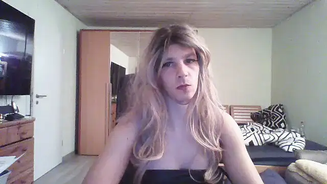 Snapshot of Kinky-Kristina chatting on 10-03-25, 08:39 Kinky-Kristina online show from 10-03-25, 08:39