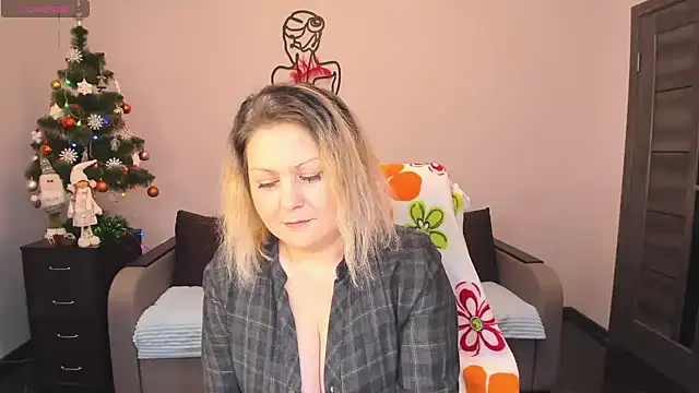 Snapshot of Milana_Blake chatting on 12-24-24, 10:11 Milana Blake online show from 12-24-24, 10:11