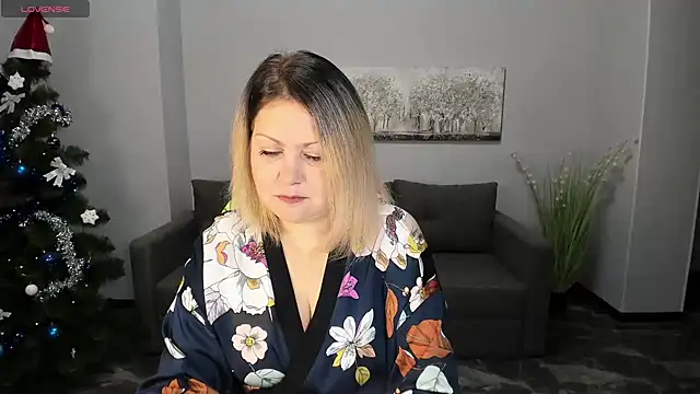 Snapshot of Milana_Blake chatting on 12-25-24, 07:03 Milana Blake online show from 12-25-24, 07:03