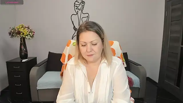 Snapshot of Milana_Blake chatting on 01-08-25, 12:47 Milana Blake online show from 01-08-25, 12:47