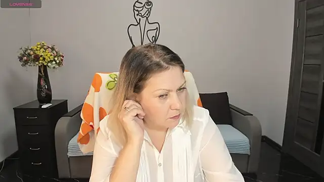 Snapshot of Milana_Blake chatting on 01-08-25, 03:50 Milana Blake online show from 01-08-25, 03:50