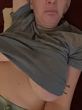 Snapshot of LaceyLondonXO chatting on 12-17-24, 11:05 LaceyLondonXO online show from 12-17-24, 11:05