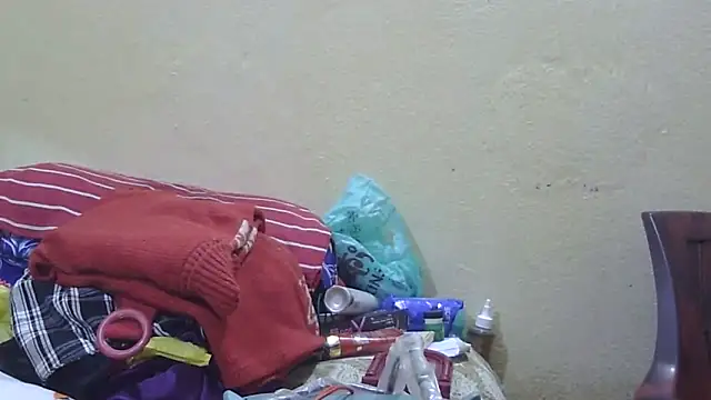 Snapshot of Suhana-sapna chatting on 11-15-25, 02:35 Suhana-sapna online show from 11-15-25, 02:35