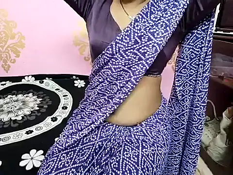 Snapshot of DivyaDutta chatting on 03-12-25, 06:40 DivyaDutta online show from 03-12-25, 06:40