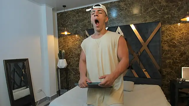 Flynn Riider online show from 03-04-25, 11:51