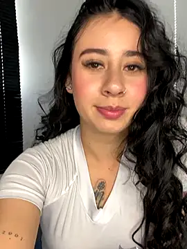 Snapshot of Zoee_t chatting on 10-02-25, 10:06 Zoee t online show from 10-02-25, 10:06