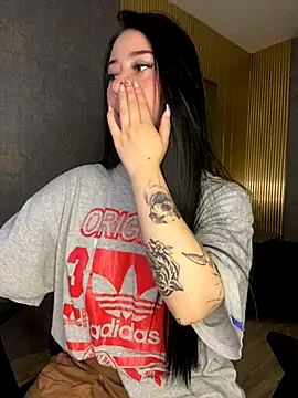 Snapshot of Zoee_t chatting on 11-24-25, 04:45 Zoee t online show from 11-24-25, 04:45