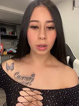 Snapshot of Zoee_t chatting on 01-07-26, 04:37 Zoee t online show from 01-07-26, 04:37