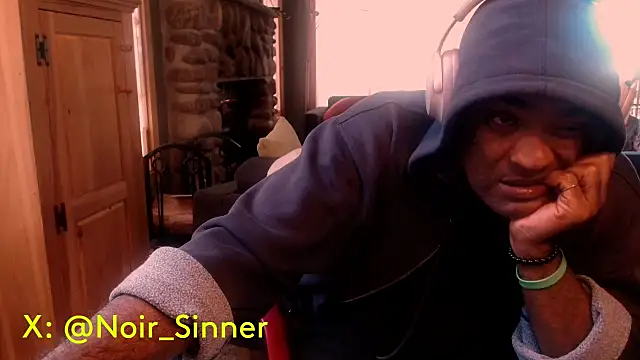 Snapshot of sinnernoir chatting on 10-15-25, 06:08 sinnernoir online show from 10-15-25, 06:08