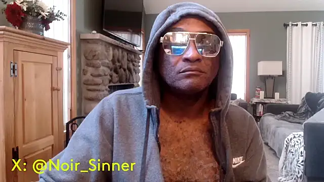 Snapshot of sinnernoir chatting on 10-27-25, 07:40 sinnernoir online show from 10-27-25, 07:40