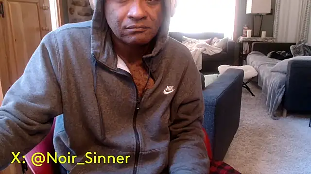 Snapshot of sinnernoir chatting on 10-28-25, 04:09 sinnernoir online show from 10-28-25, 04:09