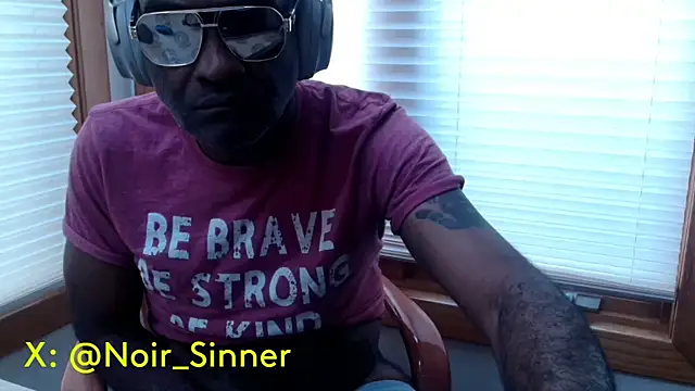 Snapshot of sinnernoir chatting on 11-02-25, 02:08 sinnernoir online show from 11-02-25, 02:08