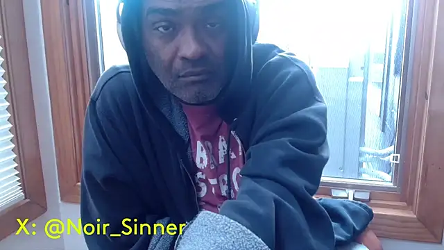 Snapshot of sinnernoir chatting on 11-03-25, 04:30 sinnernoir online show from 11-03-25, 04:30