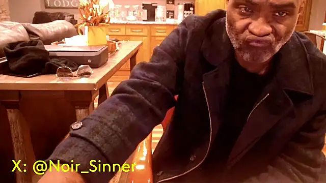 Snapshot of sinnernoir chatting on 11-04-25, 04:33 sinnernoir online show from 11-04-25, 04:33