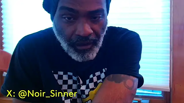 Snapshot of sinnernoir chatting on 12-14-25, 04:01 sinnernoir online show from 12-14-25, 04:01