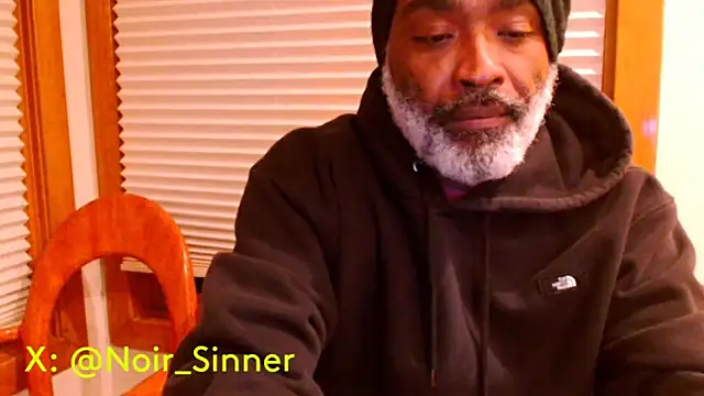Snapshot of sinnernoir chatting on 12-22-25, 08:00 sinnernoir online show from 12-22-25, 08:00