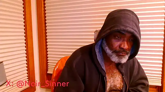 Snapshot of sinnernoir chatting on 01-06-26, 05:44 sinnernoir online show from 01-06-26, 05:44