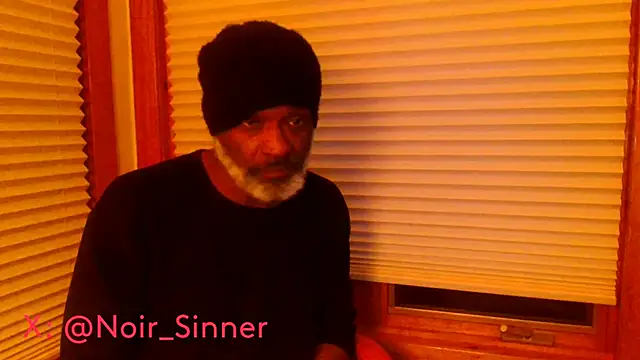 Snapshot of sinnernoir chatting on 01-09-26, 11:35 sinnernoir online show from 01-09-26, 11:35