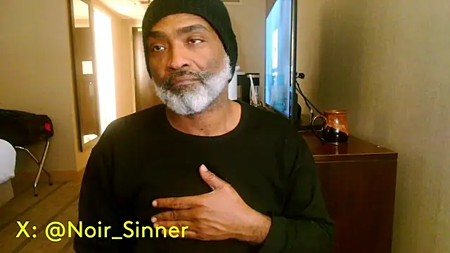 Snapshot of sinnernoir chatting on 01-15-26, 10:31 sinnernoir online show from 01-15-26, 10:31