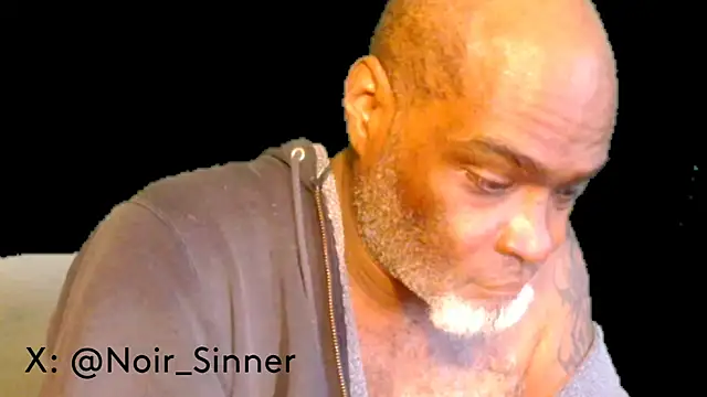 Snapshot of sinnernoir chatting on 02-13-26, 04:58 sinnernoir online show from 02-13-26, 04:58