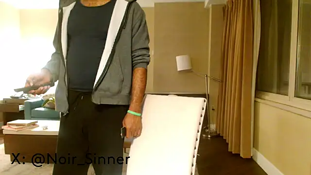 Snapshot of sinnernoir chatting on 02-18-26, 07:37 sinnernoir online show from 02-18-26, 07:37