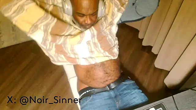 Snapshot of sinnernoir chatting on 02-20-26, 05:59 sinnernoir online show from 02-20-26, 05:59