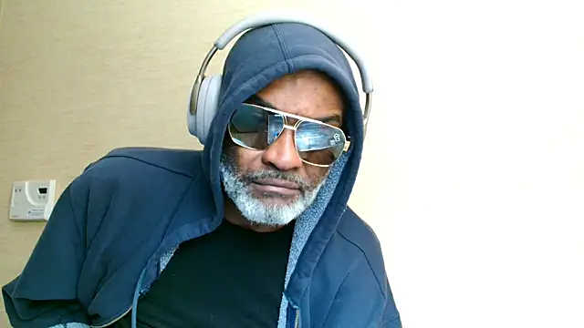 Snapshot of sinnernoir chatting on 03-03-26, 02:23 sinnernoir online show from 03-03-26, 02:23