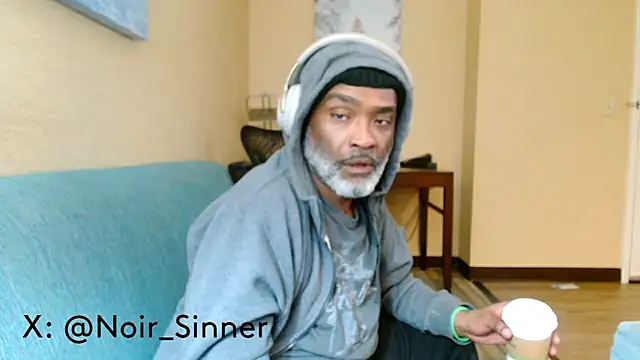 Snapshot of sinnernoir chatting on 03-06-26, 01:35 sinnernoir online show from 03-06-26, 01:35