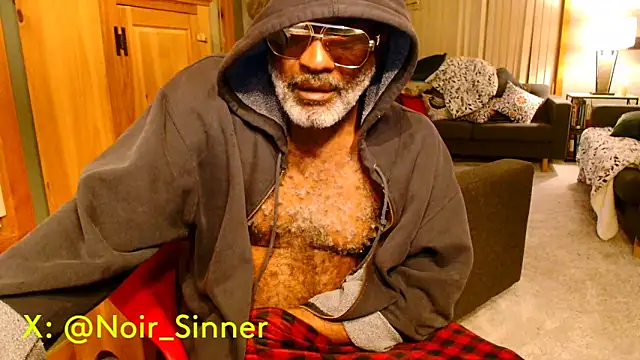 Snapshot of sinnernoir chatting on 03-11-26, 02:17 sinnernoir online show from 03-11-26, 02:17