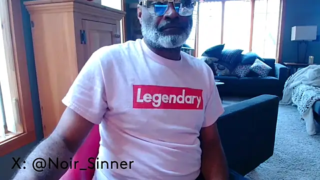 Snapshot of sinnernoir chatting on 03-11-26, 06:25 sinnernoir online show from 03-11-26, 06:25