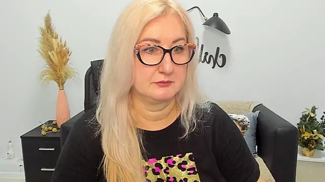 ChristyBrooks online show from 01-02-25, 04:02